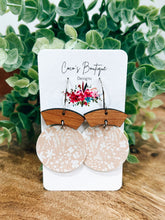 Load image into Gallery viewer, Clara