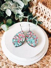 Load image into Gallery viewer, Blossom